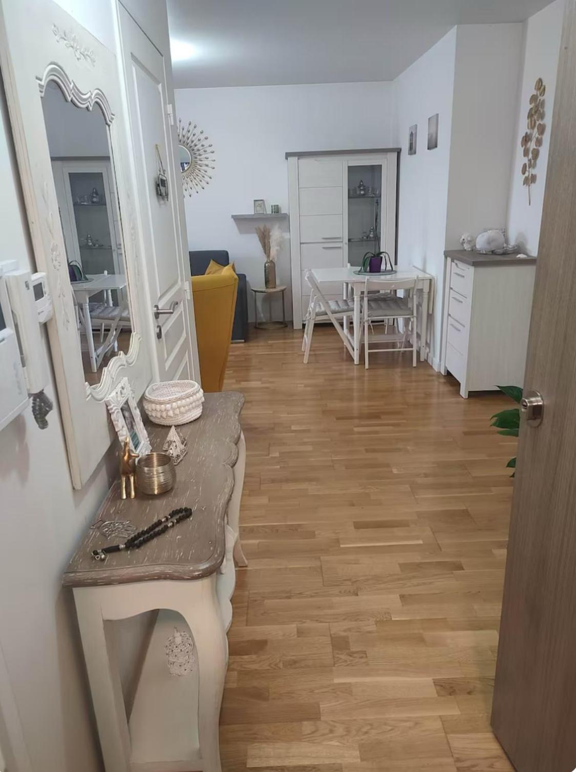 Logement A Cote De L'Aeroport Orly Athis Mons Bagian luar foto