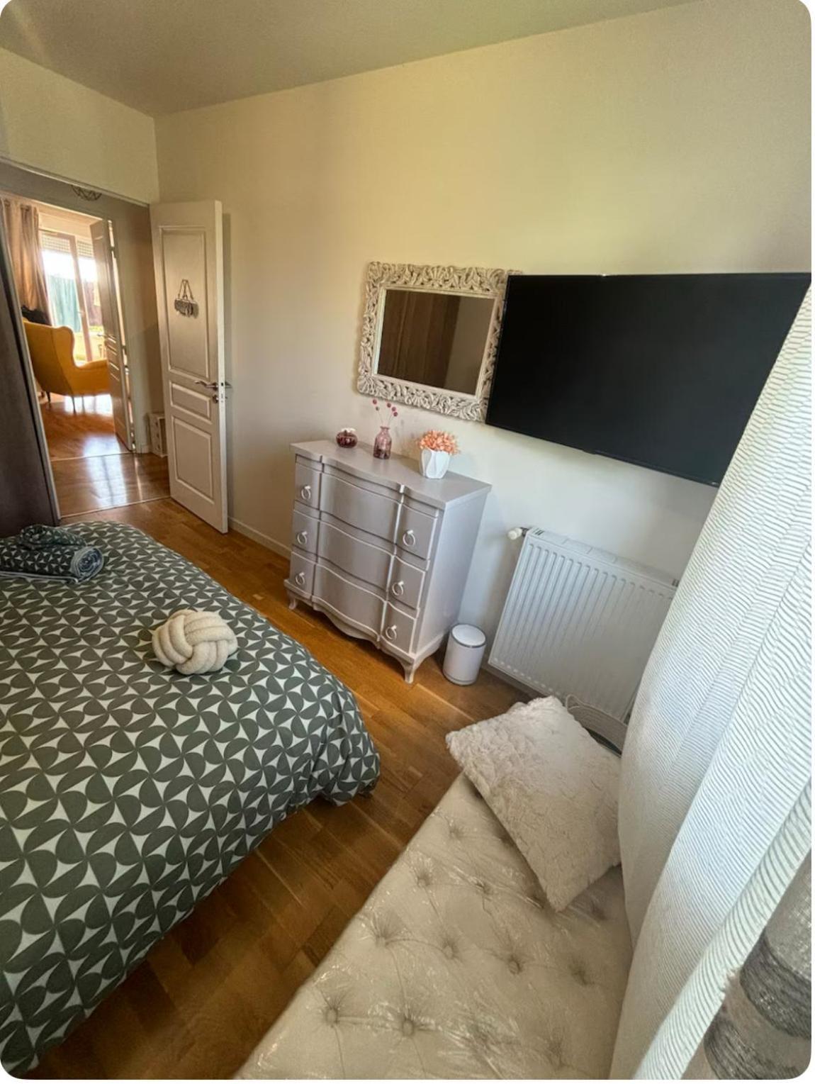 Logement A Cote De L'Aeroport Orly Athis Mons Bagian luar foto